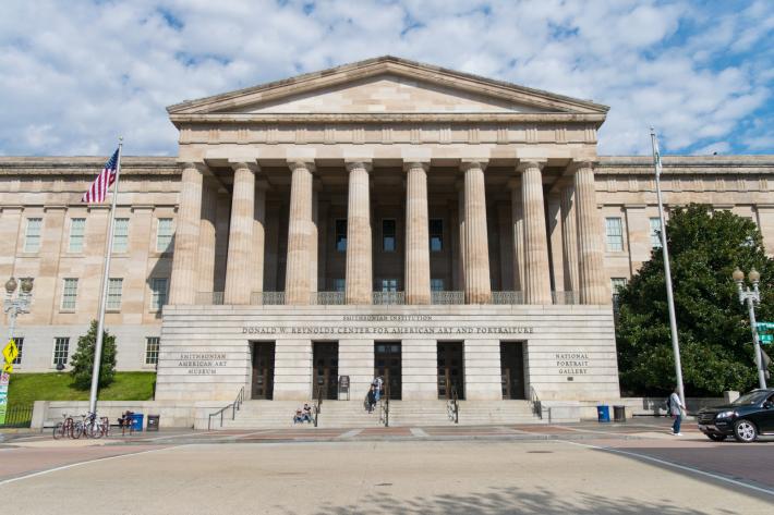 South entrance to the National Portrait Gallery of the Smithsonian American Art Museum. Wikimedia Commons. Photo by Difference engine.